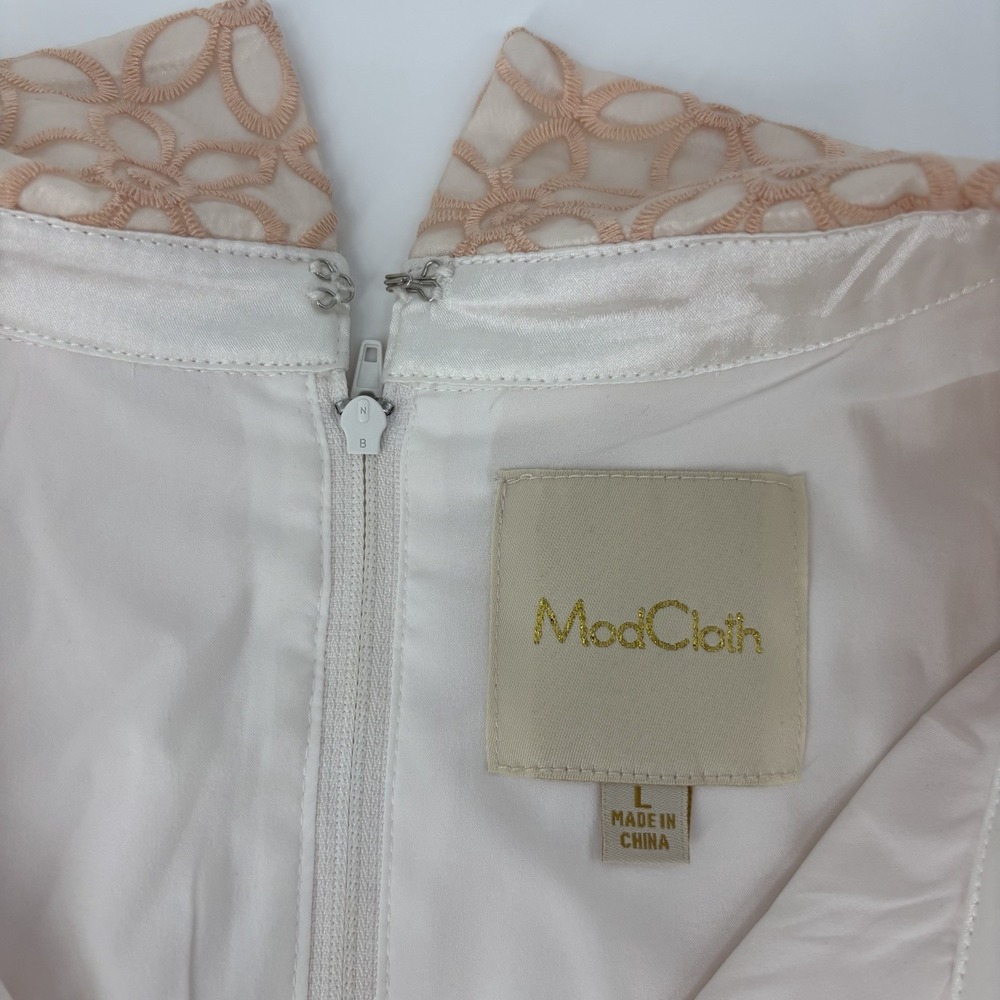 Modcloth Peach Cream Floral Embroidered Satin Mini Dress Fit Flare Size Large - Picture 3 of 8